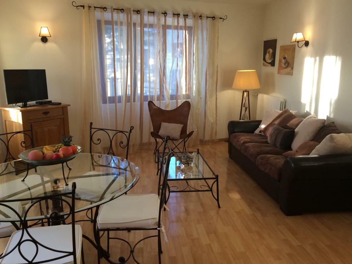 La Maison De Valentine Jarjayes Екстериор снимка